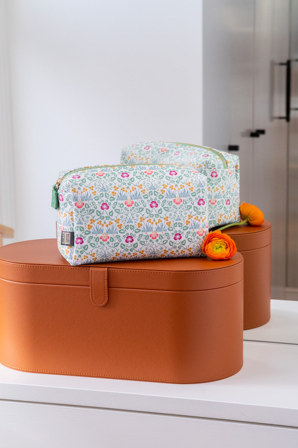 Heathcote & Ivory: Golden Lily - Medium Wash Bag